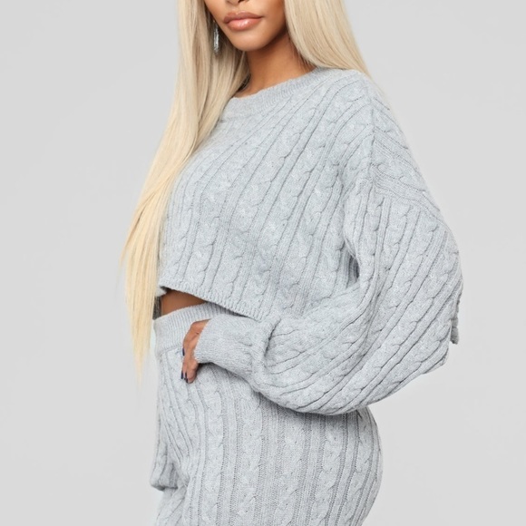 BIN#5 - XSMALL Fashion Nova Cropped Gray Sweater - Picture 9 of 12